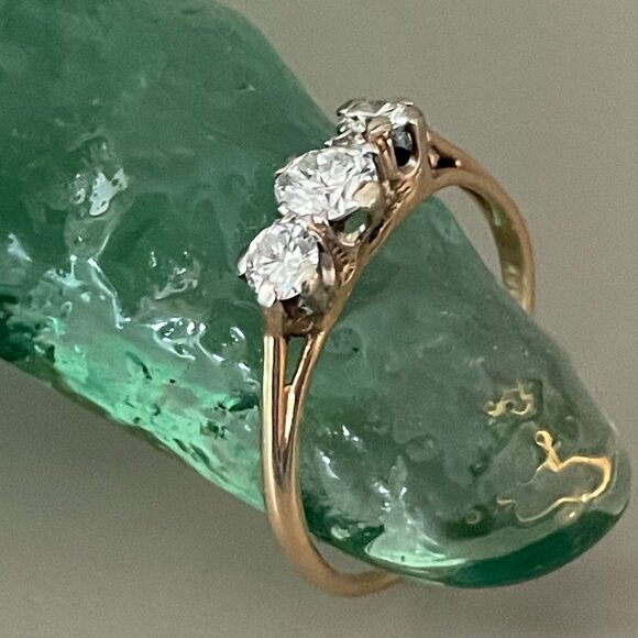 Vintage 18kt Gold and Round Brilliant Cut Diamond Ring Size … - Picture 5 of 11